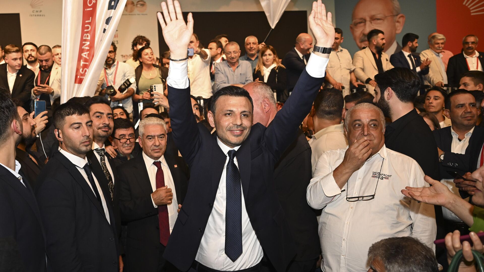 CHP'nin yeni İstanbul İl Başkanı Özgür Çelik oldu