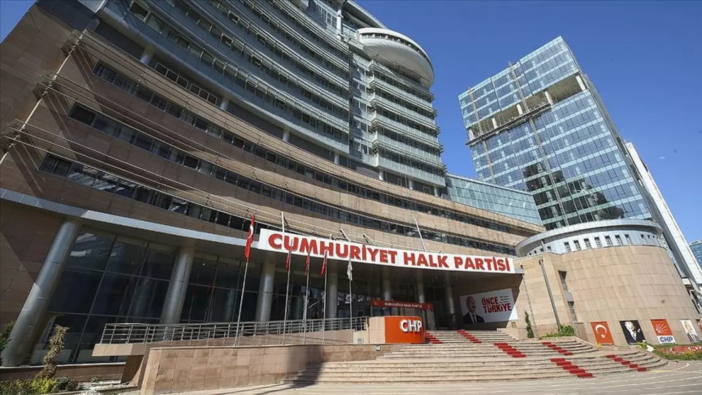 CHP'de İSTİFALAR