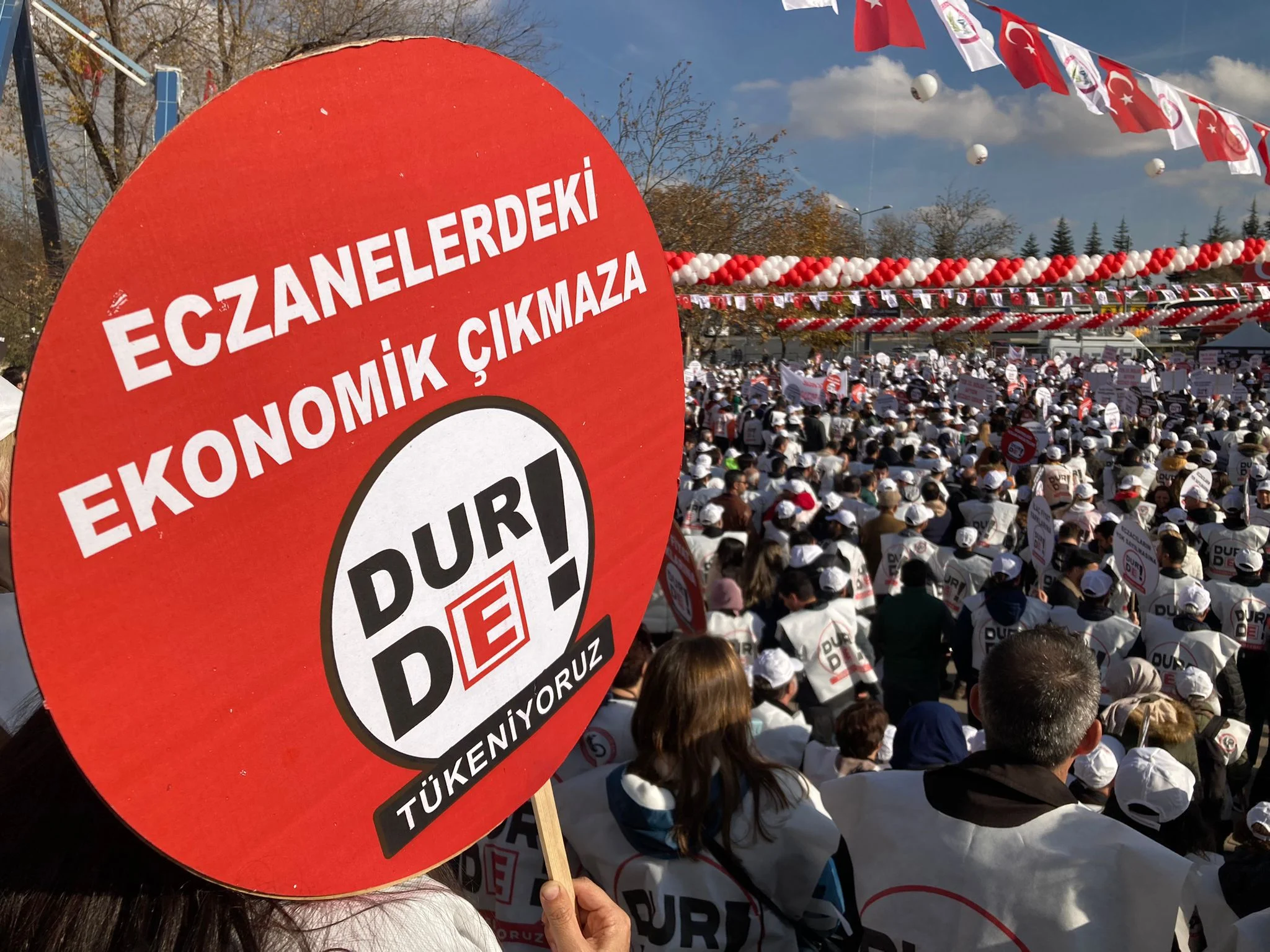 Eczacılar 14 yıl sonra alanda: Dur de! Tükeniyoruz