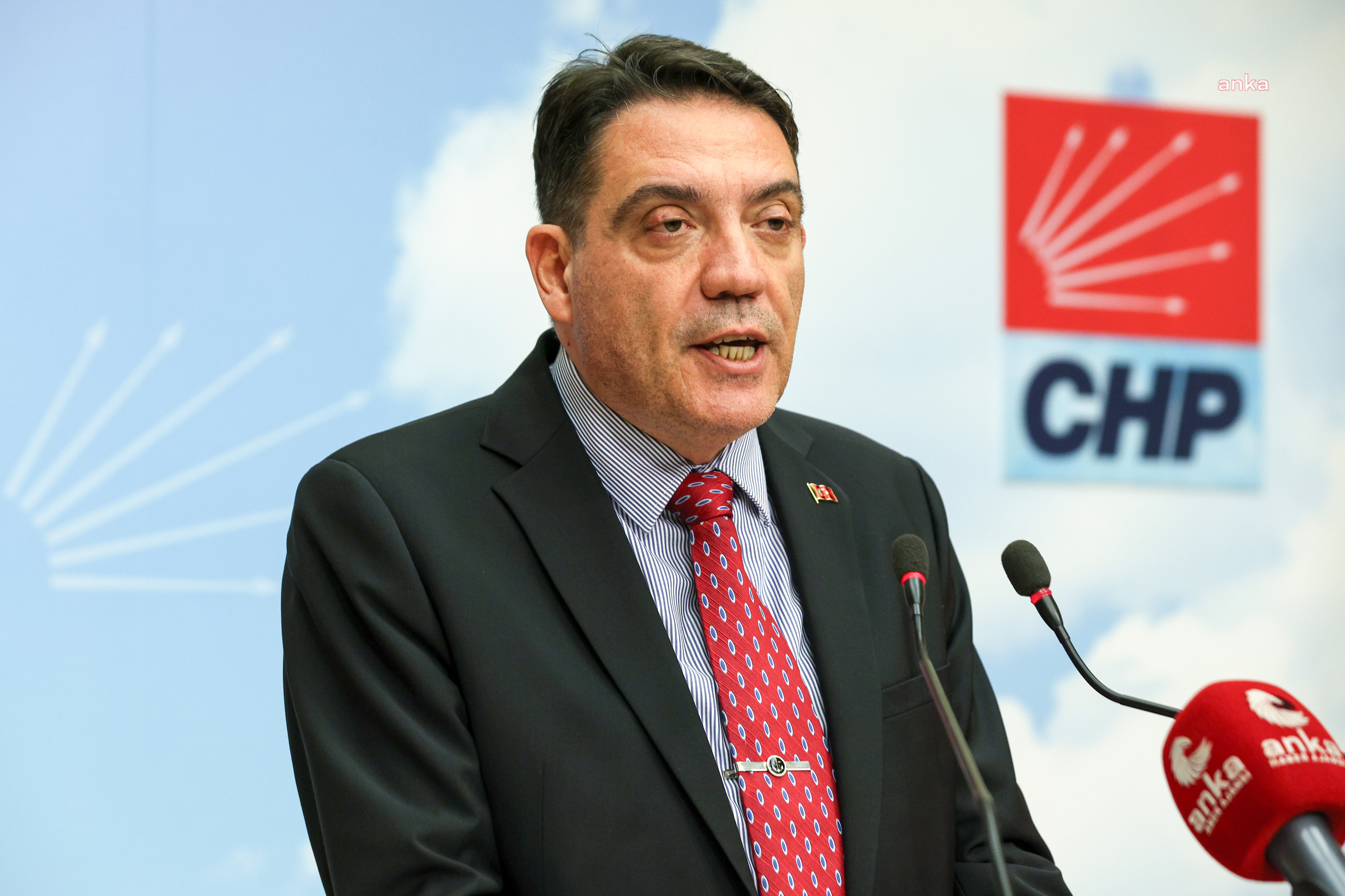 YANKI BAĞCIOĞLU: “MİLLİ BAYRAMLARDA TSK'NIN ÇELENK SUNMA GELENEĞİNE YÖNETMELİK ENGELİ