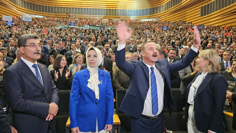 Ağıralioğlu: Kürtlerin kırgınlıklarına çözüm için Öcalan'dan medet uman alçaktır...