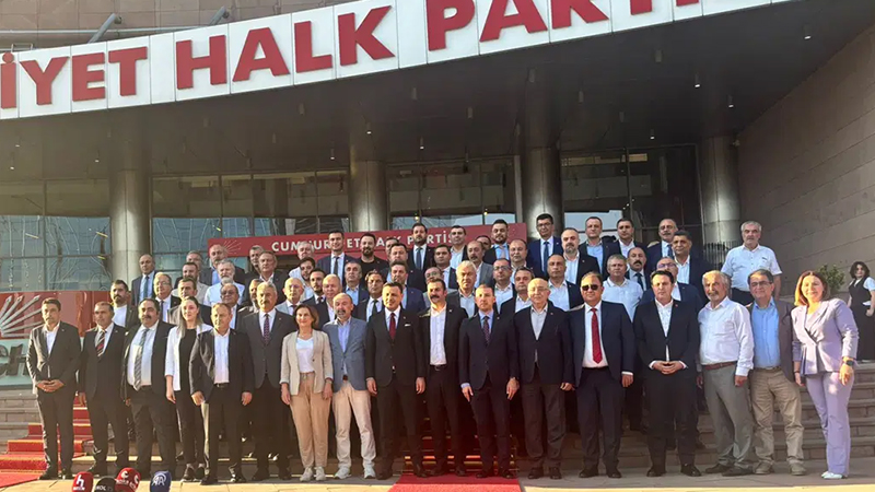 CHP’nin 81 il başkanından Özel’e destek, Kılıçdaroğlu’na çağrı: Hepimize düşen görev kuşatmayı dağıtmak ve partimizi iktidara taşımaktır