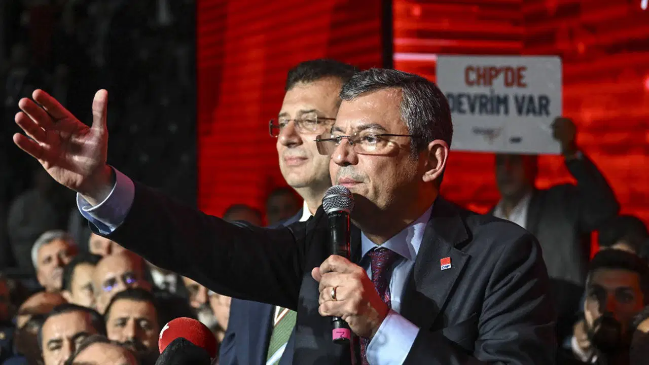 CHP'de 'arınma' çağrısı bu kez bir grup eski vekilden: Ortak bildiriyle Özgür Özel'e seslendiler