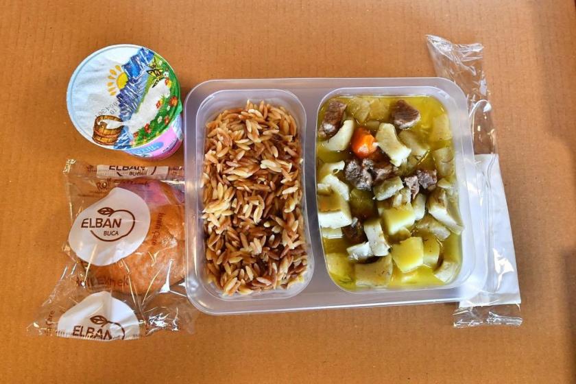 Belediyenin yemek dağıtımına izin vermeyen Katip Çelebi Üniversitesi dilekçeye yanıt da vermemiş