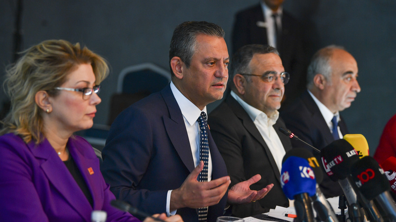 ÖZGÜR ÖZEL: “ANAYASA ÇİĞNEYENLERLE ANAYASA YAPMAYIZ”