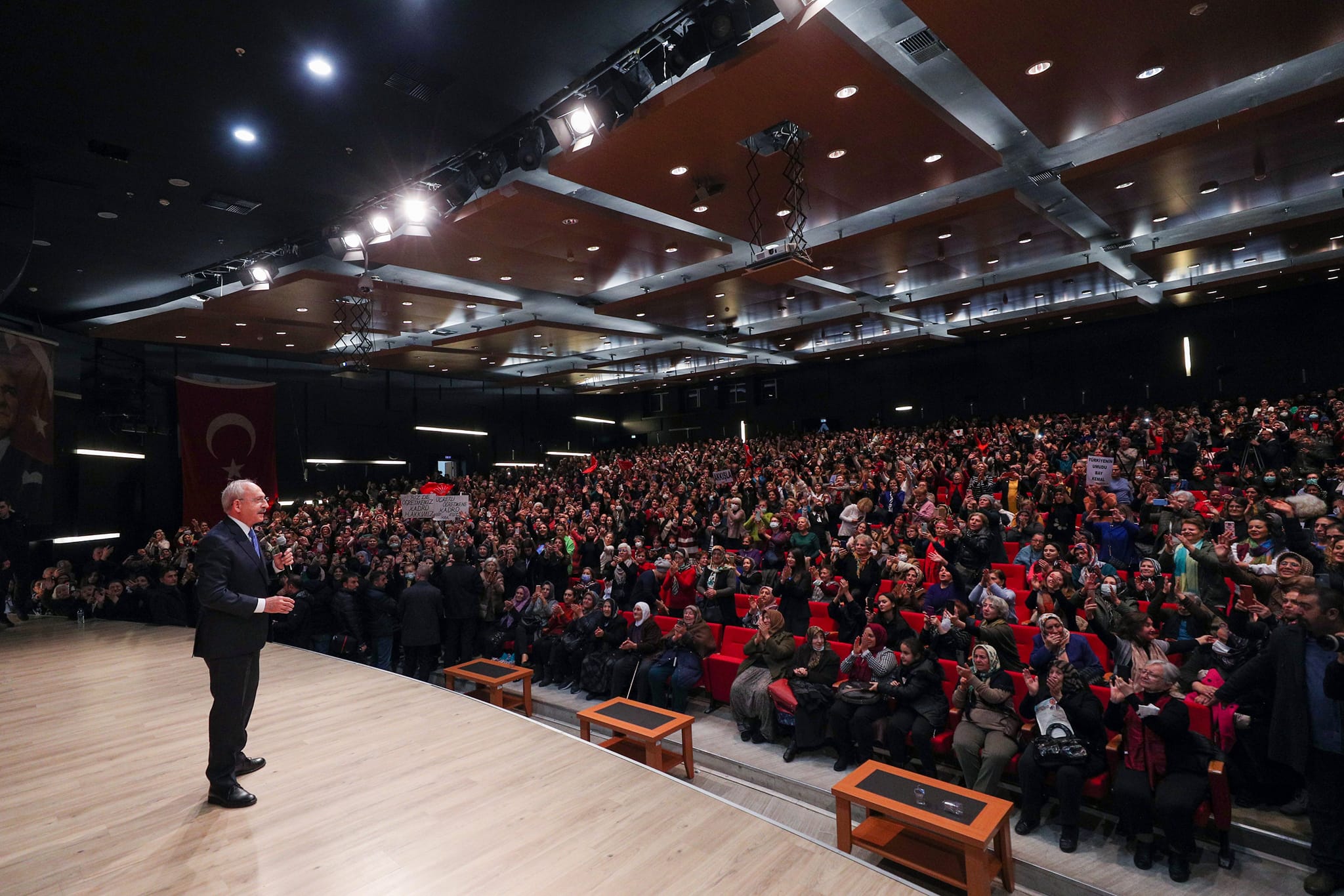 KEMAL KILIÇDAROĞLU'NDA KAYSERİ'DE ÇOŞKULU KADIN TOPLANTISI