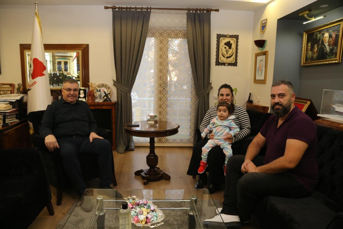 İDİL AYŞE İYİLEŞTİ VE KIRKLARELİ BELEDİYE BAŞKANI MEHMET SİYAM KESİMOĞULU'NU ZİYARET ETTİ.