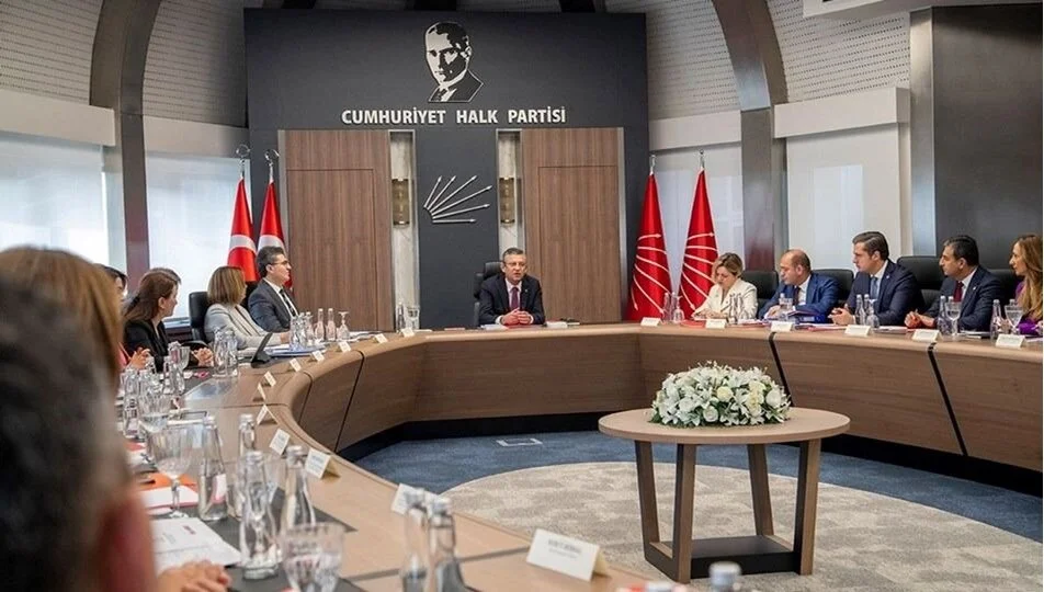 CHP kurmayları, Erdoğan’ın Özgür Özel’e yapması beklenen ziyareti değerlendirdi: ‘Hassasiyet gösteririz’