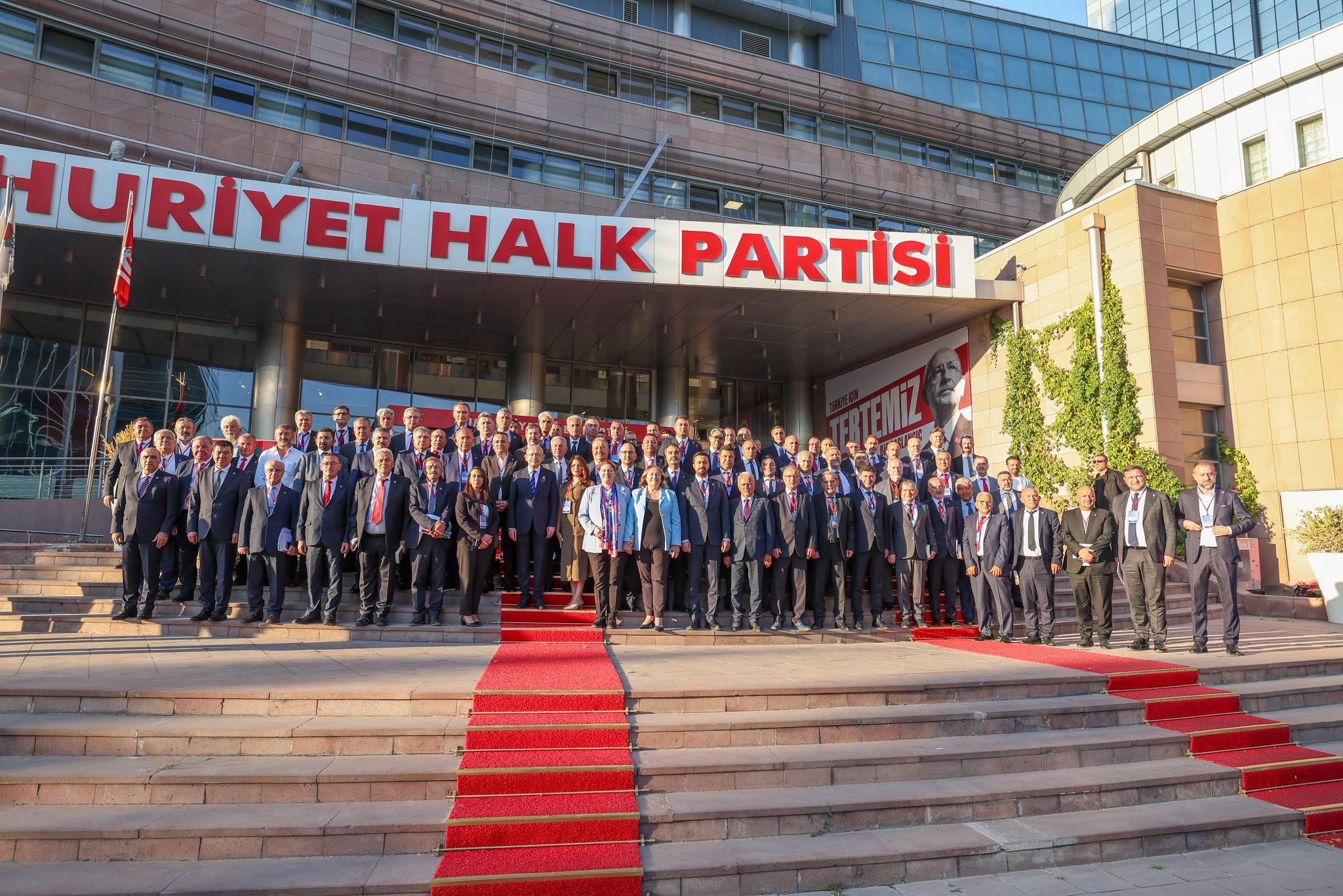 CHP’li 81 İl Başkanı: Cumhuriyet Halk Partisi sahipsiz değildir, Cumhuriyet Halk Partisi 81 il örgütüyle buradadır