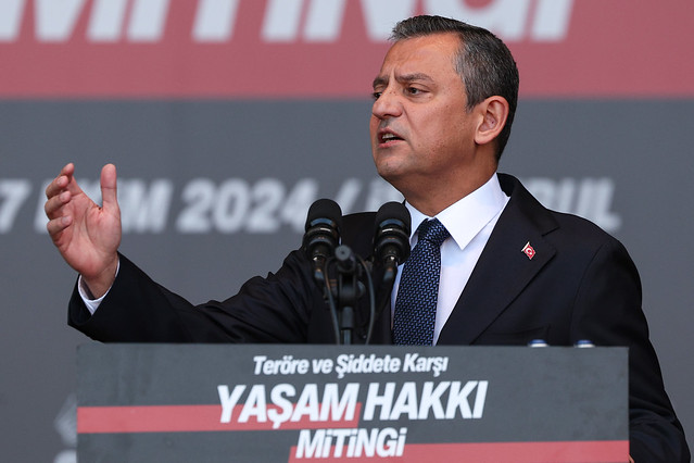 ÖZGÜR ÖZEL:  “BİR KİŞİ İÇİN UMUT HAKKI KONUŞULUYOR, BU MİLLET İÇİN UMUT HAKKI NE ZAMAN KONUŞULACAK?”