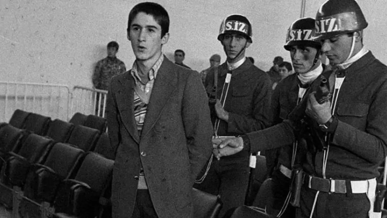 Özgür Özel'den 'Erdal Eren' paylaşımı: 12 Eylül'ün karanlığını bugün yaşatmaya çalışanlarla mücadele etmeyi sürdüreceğiz