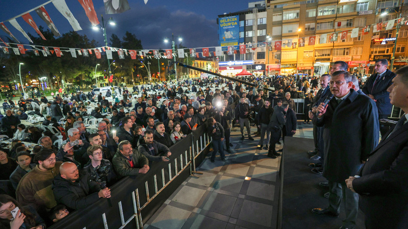 ÖZGÜR ÖZEL:“BÜTÜN DÜNYA BARIŞ FORMULÜNE DESTEK VERMELİ”