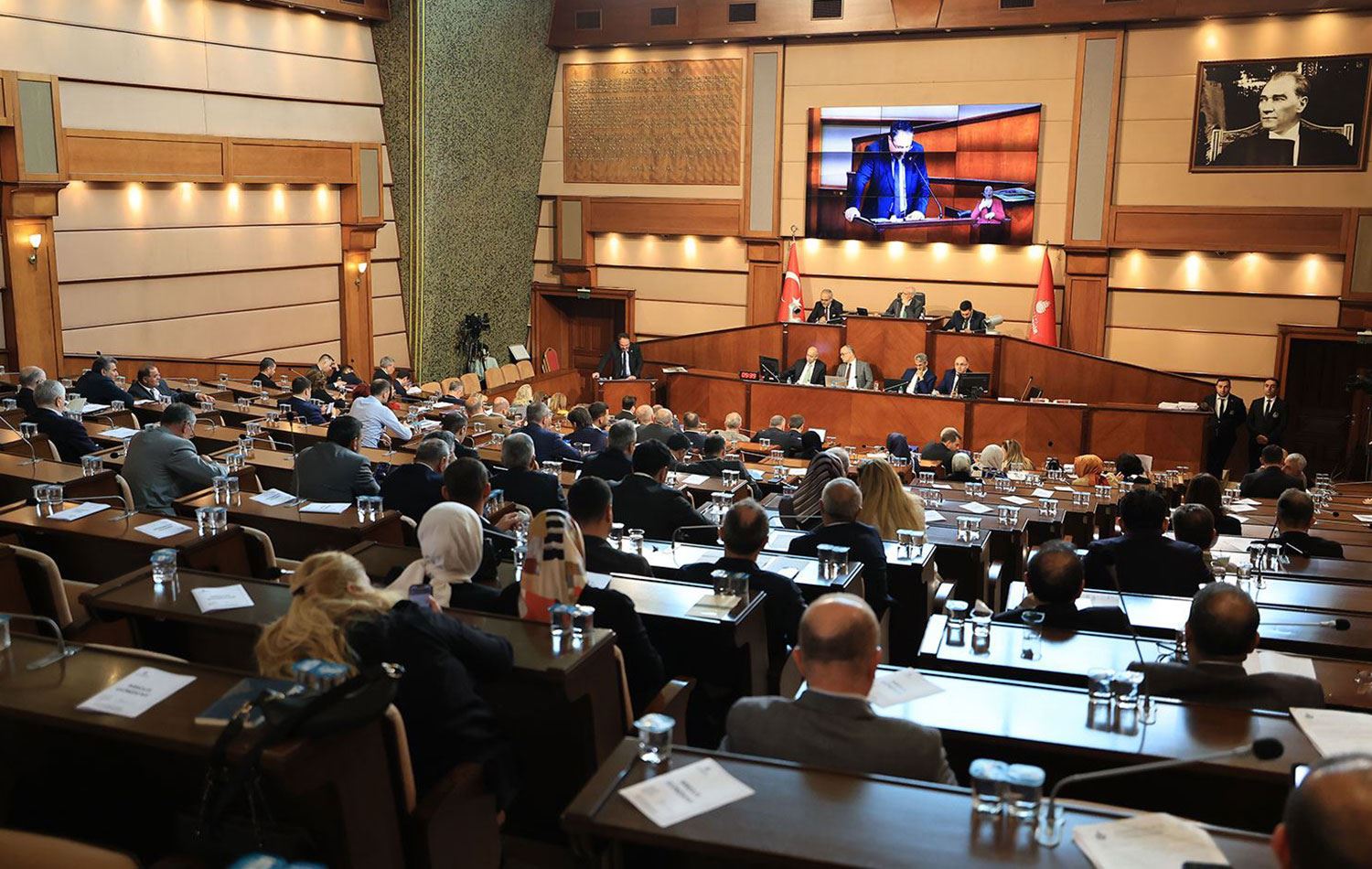 İBB mülklerinin AKP’li belediyelere ve vakıflara tahsisi iptal edildi...