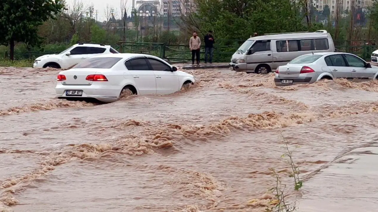 Gaziantep ve Şanlıurfa’da sel felaketi... Bakan Göktaş, 