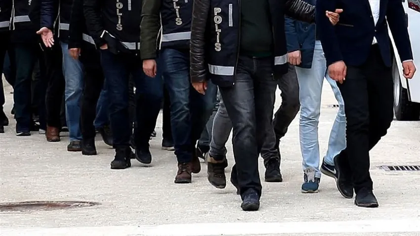  Adana'da uyuşturucu çetesinin lideri savcı, kuryeleri polis çıktı