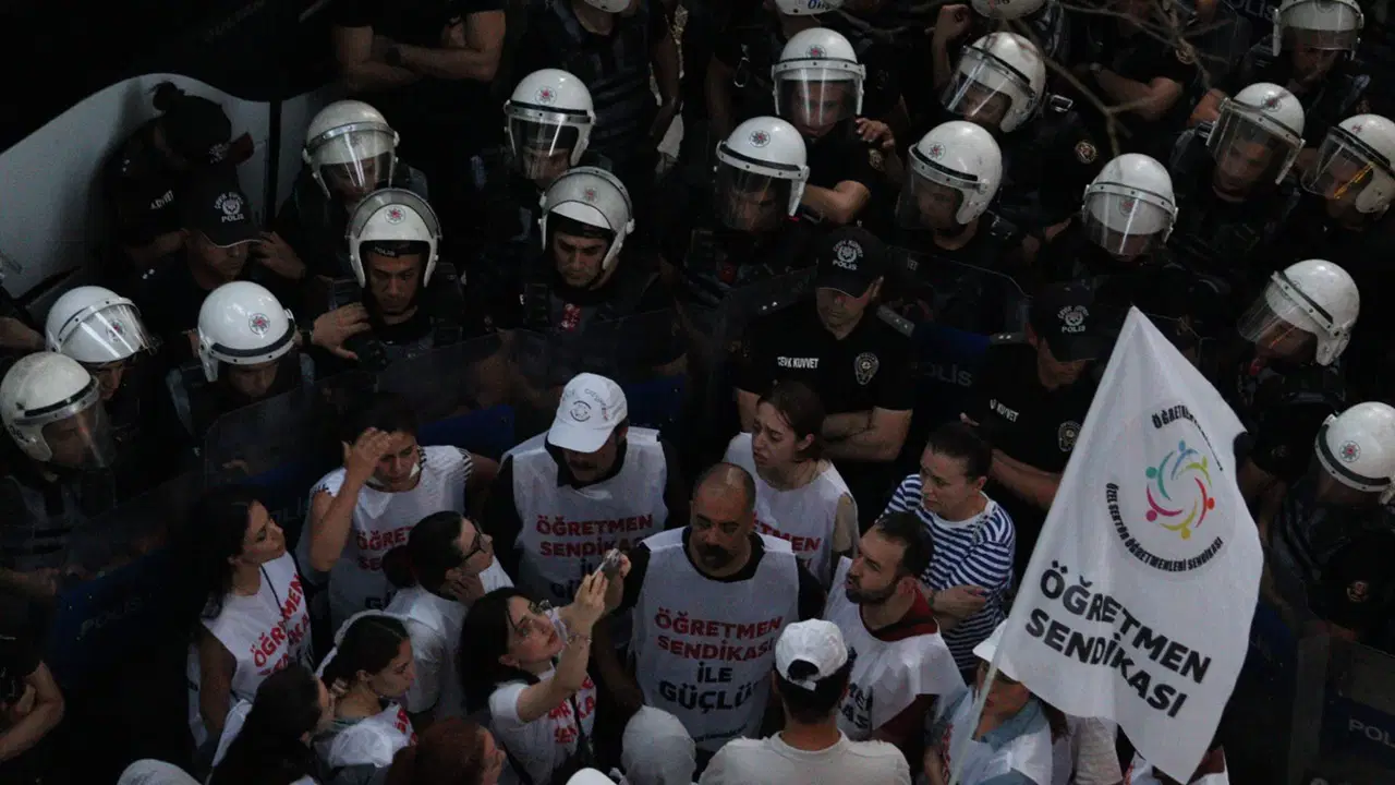 Ankara’da öğretmenlere yine polis müdahalesi: Ablukaya aldılar, en az 5 gözaltı