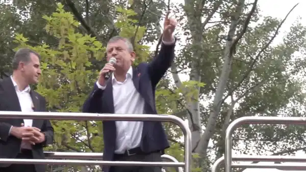 Yürüyüş engellenmişti... Yurttaşlara seslenen CHP Genel Başkanı Özel: 'CHP'yi üçüncü sefer açmak için ben var gücümle çalışacağım'