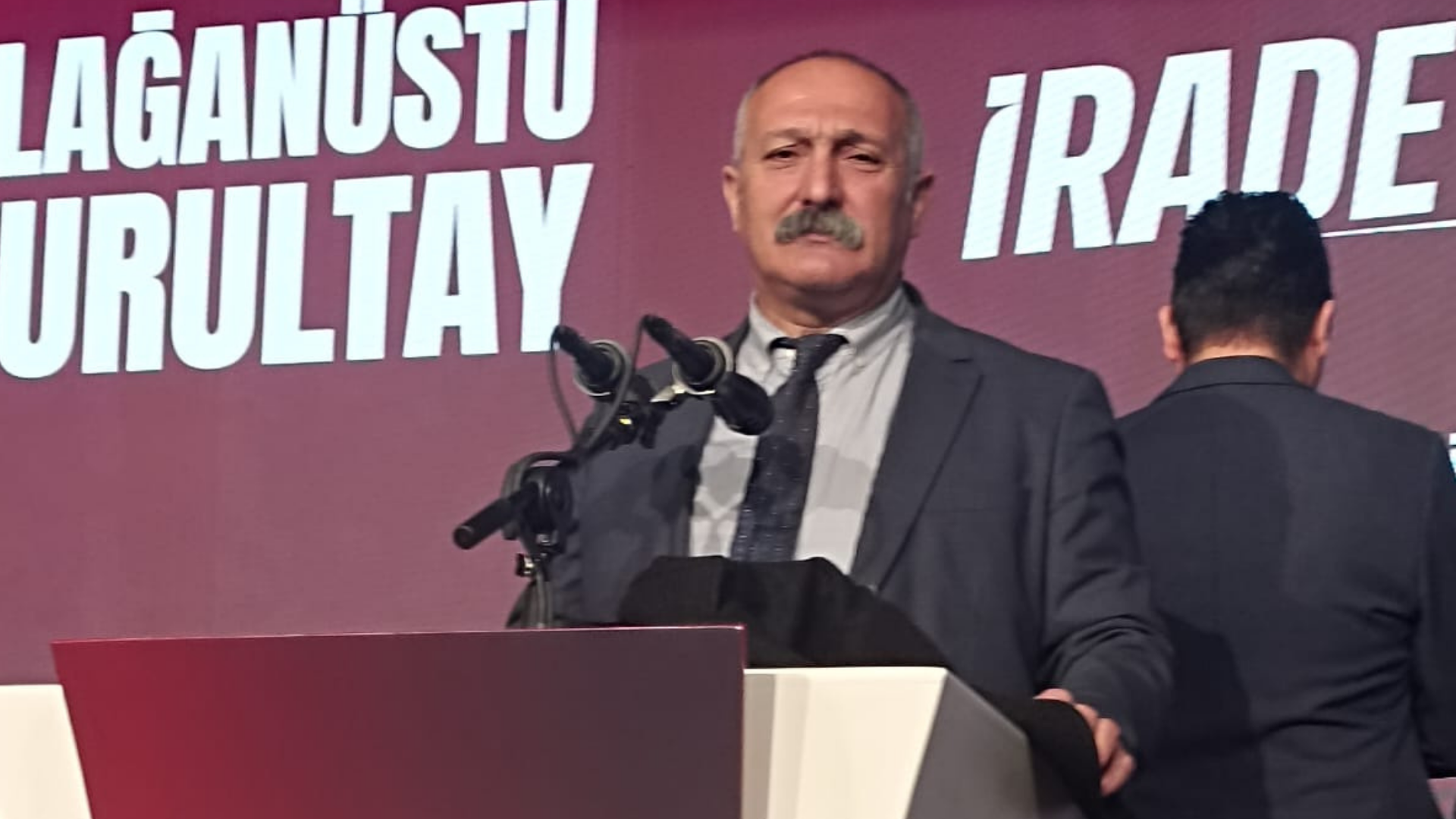 Mamak'ta Kazım Akçelik’den Sert Uyarı: “Liderimiz Özgür Özel’dir, Gereğini Yapın!”