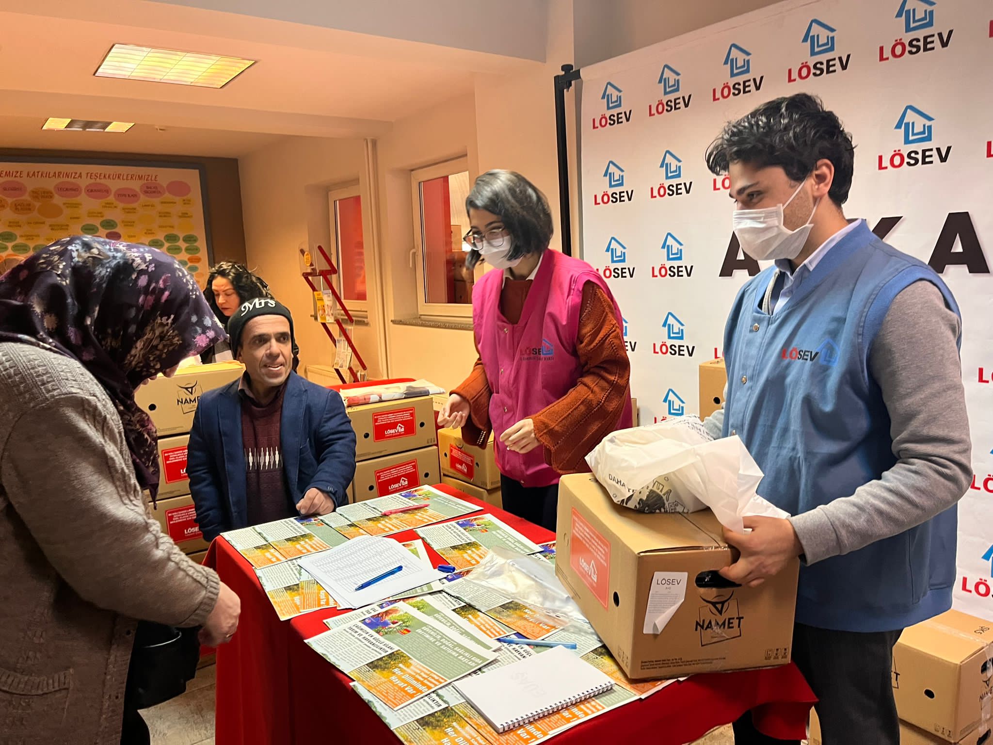 LÖSEV, MUTLU ET PAKETLERİYLE  MUTLULUK PAYLAŞTIKÇA ÇOĞALIYOR 