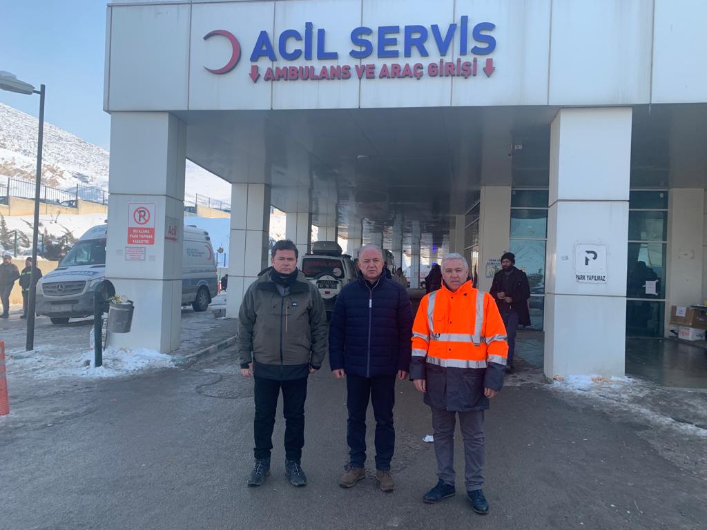 ARIK DEPREM BÖLGESİNDE ARALIKSIZ HİZMET VEREN SAĞLIK ÇALIŞANLARINI ZİYARET ETTİ:  “SAĞLIK ÇALIŞANLARI DESTEK BEKLİYOR” 