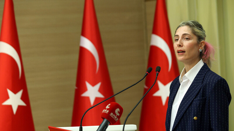 GÜLŞAH DENİZ ATALAR: “ÇOCUKLAR DUYMASIN” KADROSUNDAN YENİ BİR “KOMEDİ”: BAŞROLDE İSE BU SEFER NEJAT BİRECİK!”