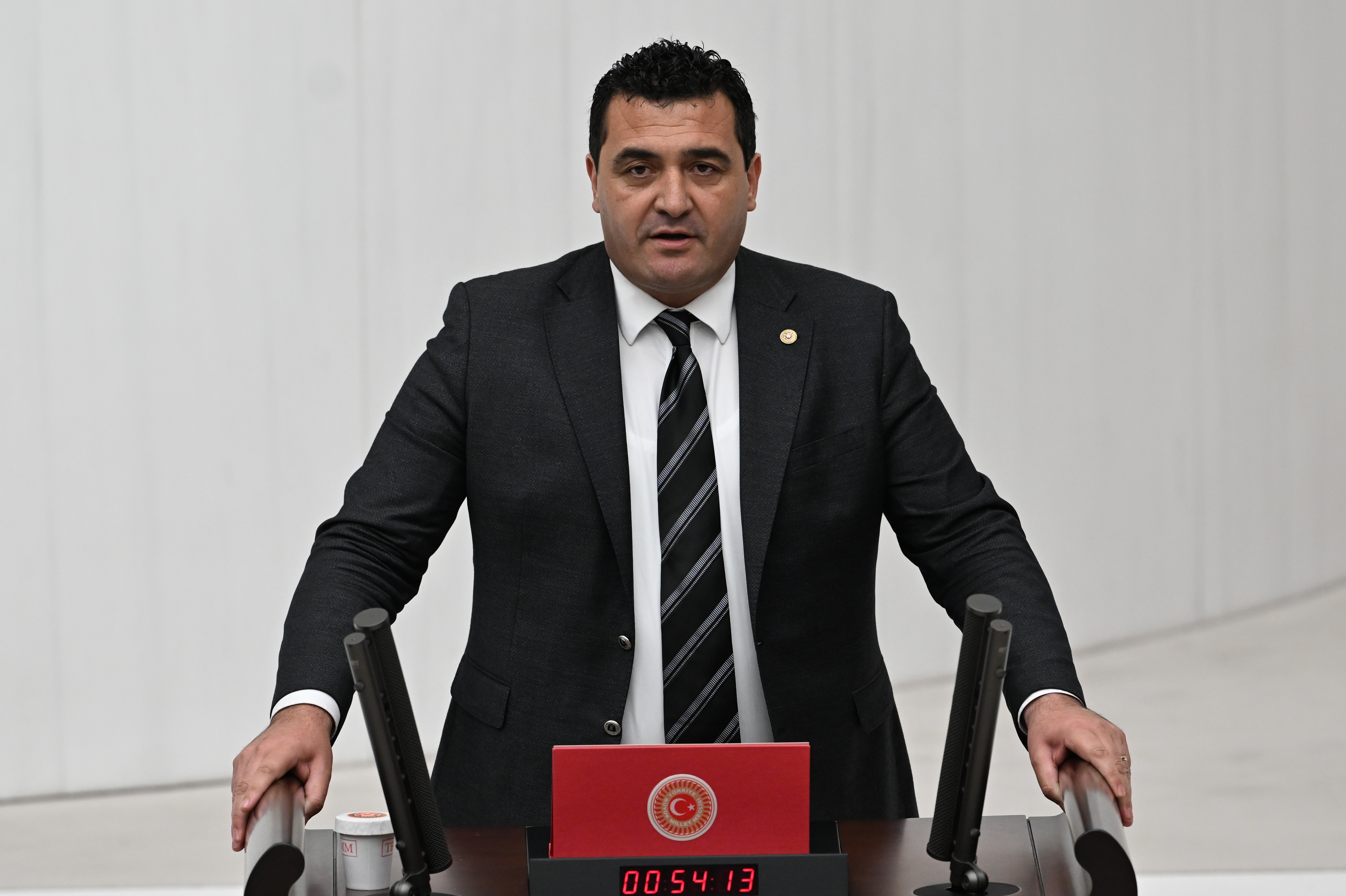 “YERLİ VE MİLLİYİZ’ DEYİP OYUN ÇEVİRİYORLAR