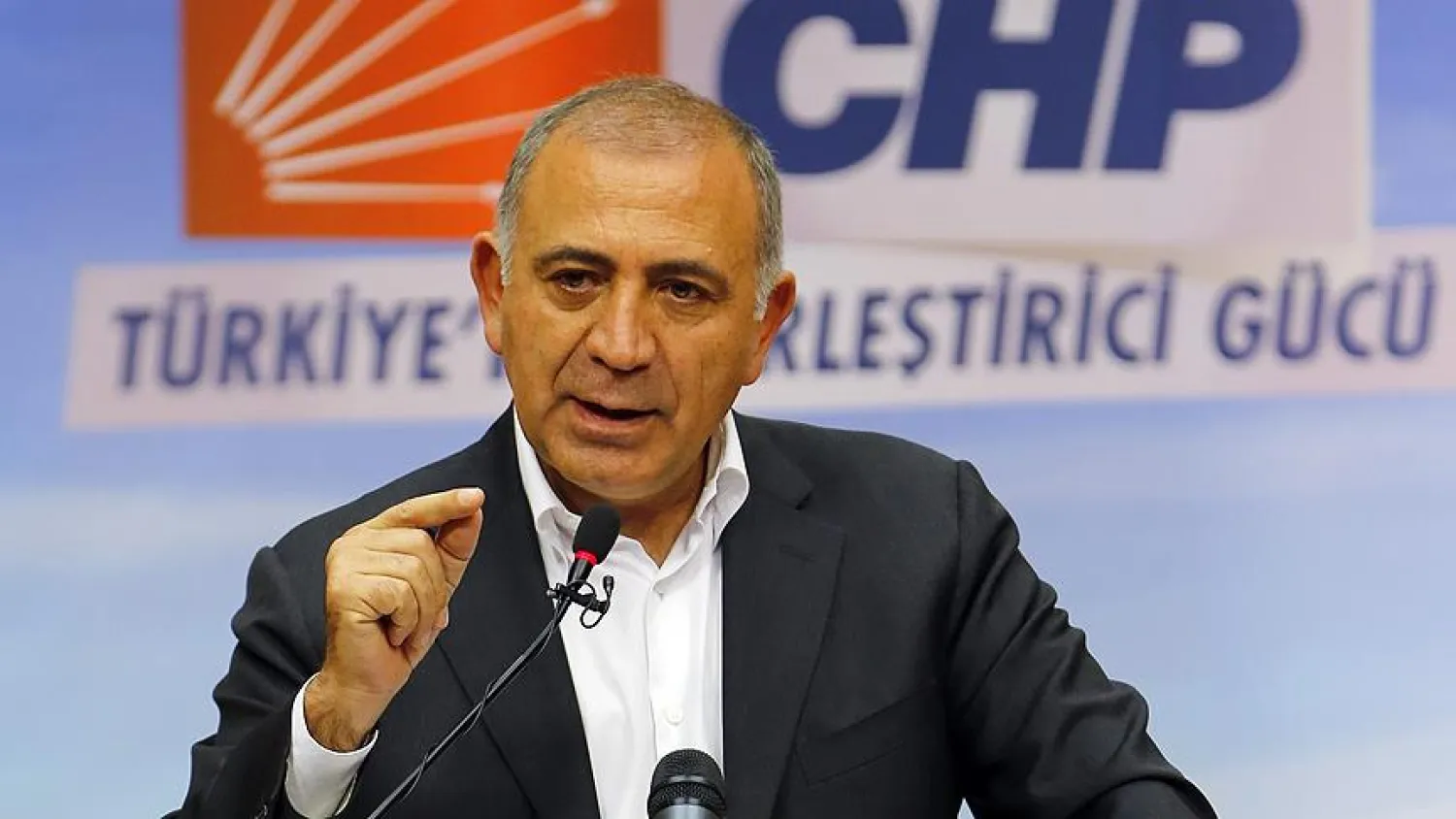 Gürsel Tekin: 