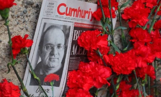 KALPAKSIZ KUVVACI UĞUR MUMCU ÖLÜM YILDÖNÜMÜNDE TÖRENLERLE ANILDI…