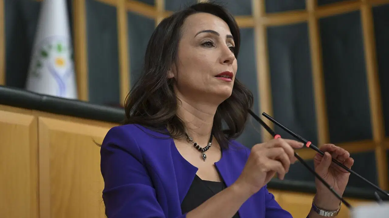 Öcalan ile ne konuşuldu? Tülay Hatimoğulları'ndan 'İmralı ziyareti' sonrası ilk mesaj: 'Tutanakların herkese açık olmasını istiyoruz'
