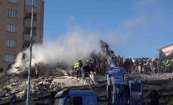 DEPREM DAVALARINDA ‘ÇİFTE STANDART’: CHP’Lİ VEKİL SORDU, ADALET BAKANI YANITSIZ BIRAKTI…