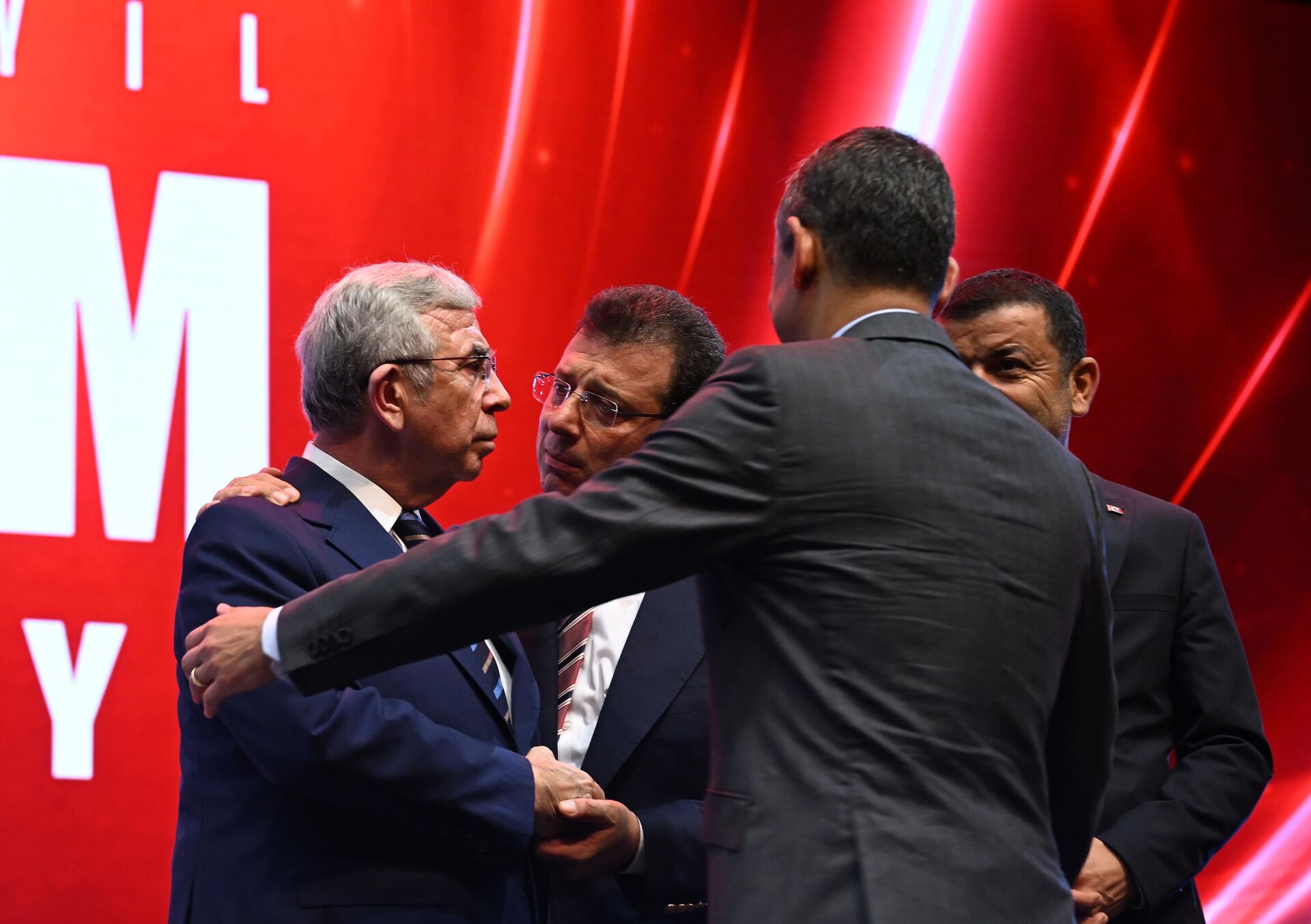 CURNATA: CHP MANSUR YAVAŞ’IN UMURUNDA DEĞİL!