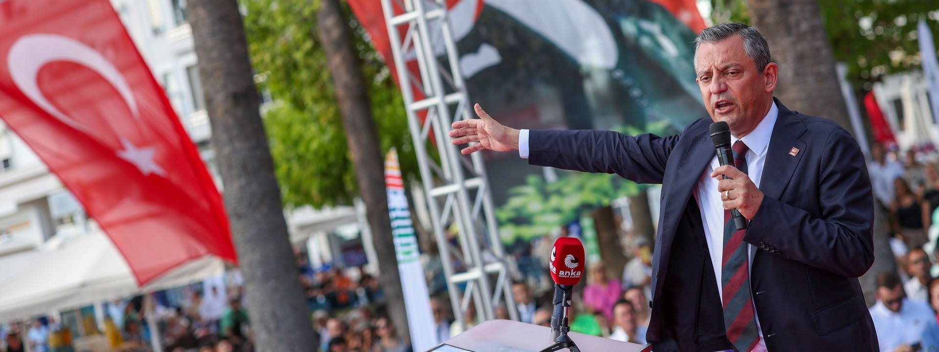 ÖZGÜR ÖZEL:“ANAYASA’NIN İLK DÖRT MADDESİNİN HER SATIRINA BAĞLIYIZ, TARTIŞTIRMAYIZ”