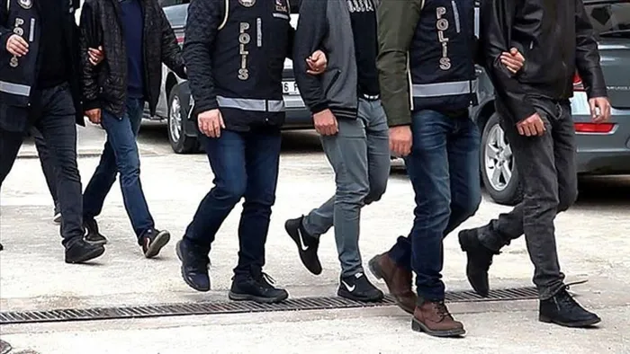 3 düğüne ‘Kürtçe şarkı ve halay’ baskını: Müzisyenler ve düğün sahipleri gözaltında...
