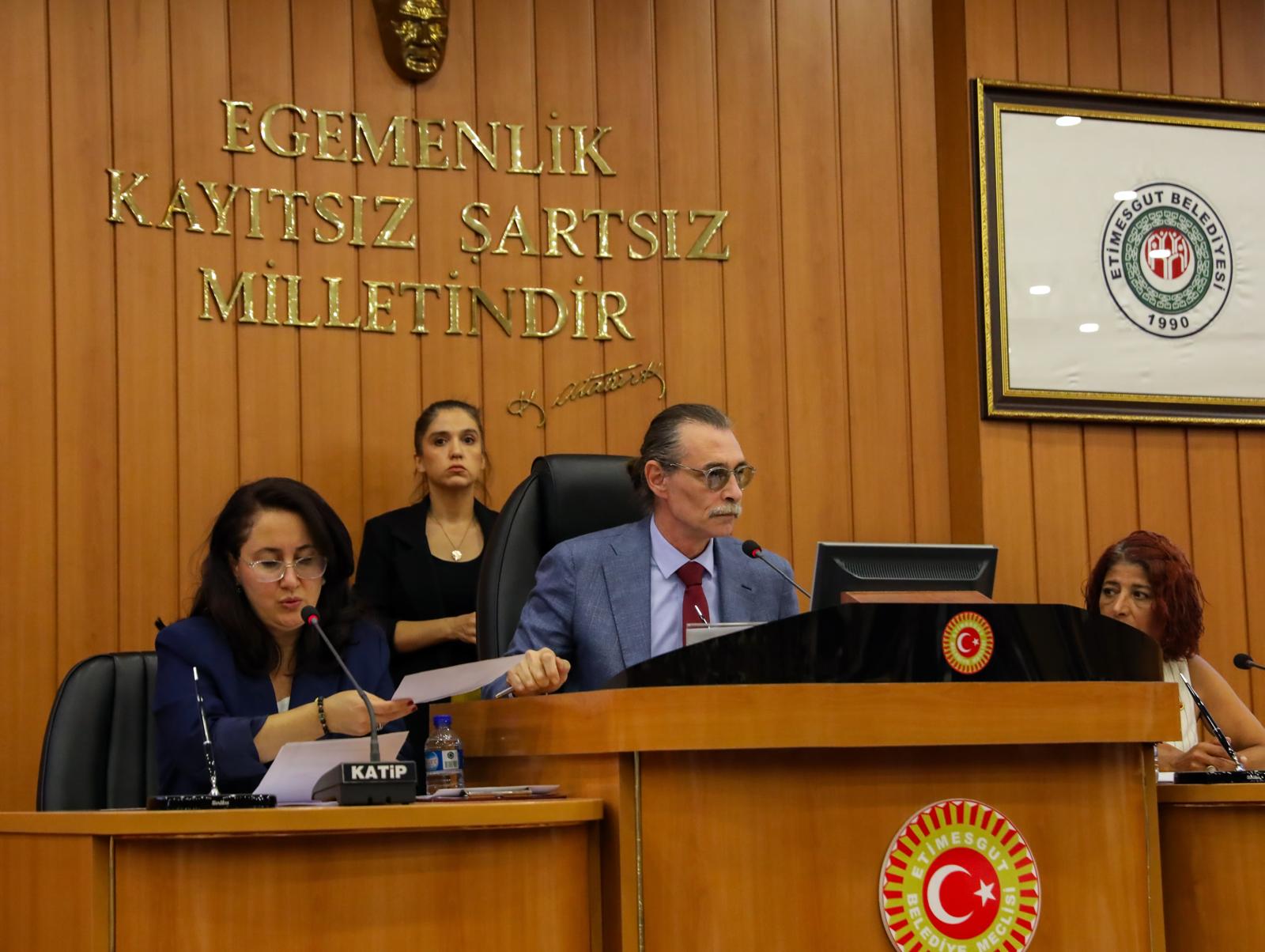 ENVER DEMİREL 61 YAKININI İŞE ALMIŞ...