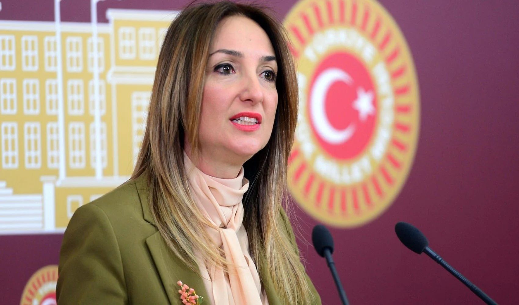 Aylin Nazlıaka’dan Sezaryen Yasağına Sert Tepki: “Elinizi Kadınların Bedeninden Çekin!”
