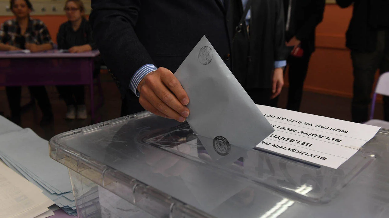 Aksoy anketi: CHP ve AKP'nin oyları azaldı...
