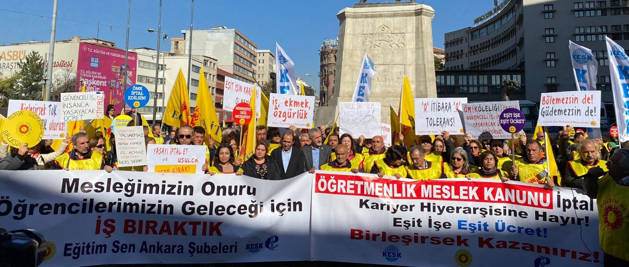 Öğretmenlik Meslek Kanunu, ‘kırmızı kart’la protesto edildi