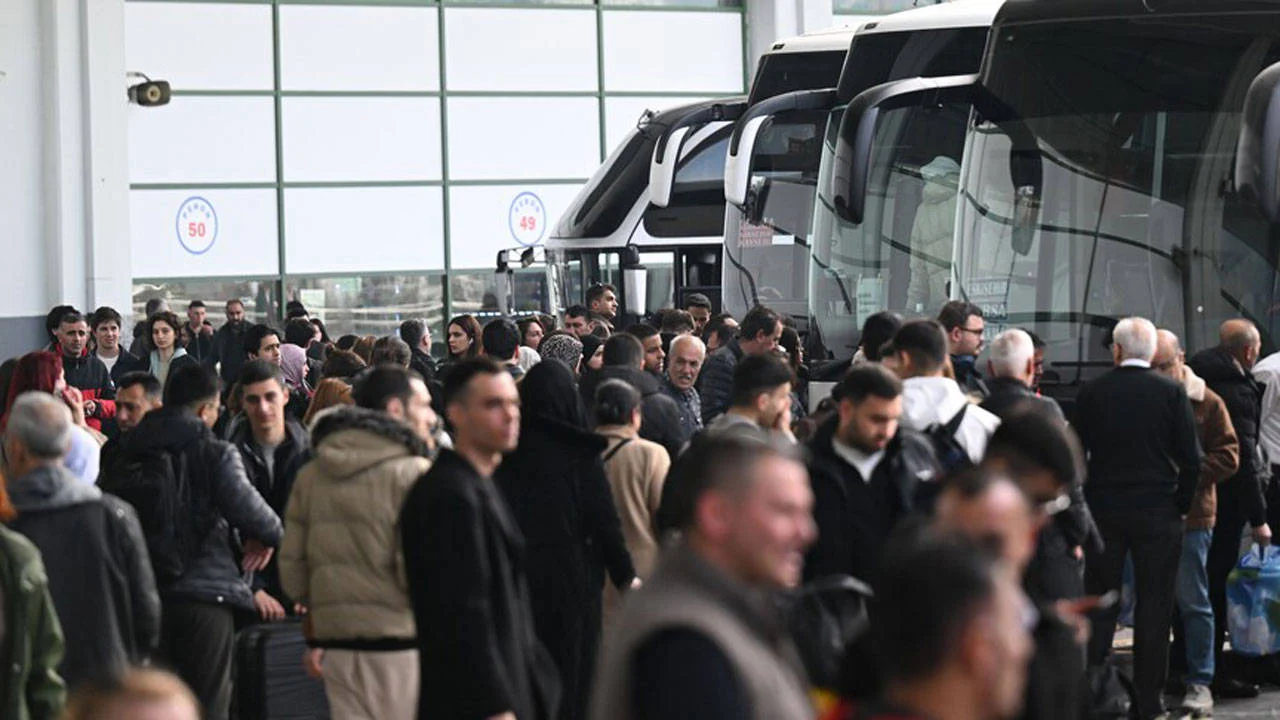 Bakan açıkladı: Otobüs yolculuğunda yeni dönem, biletleme kuralı değişiyor