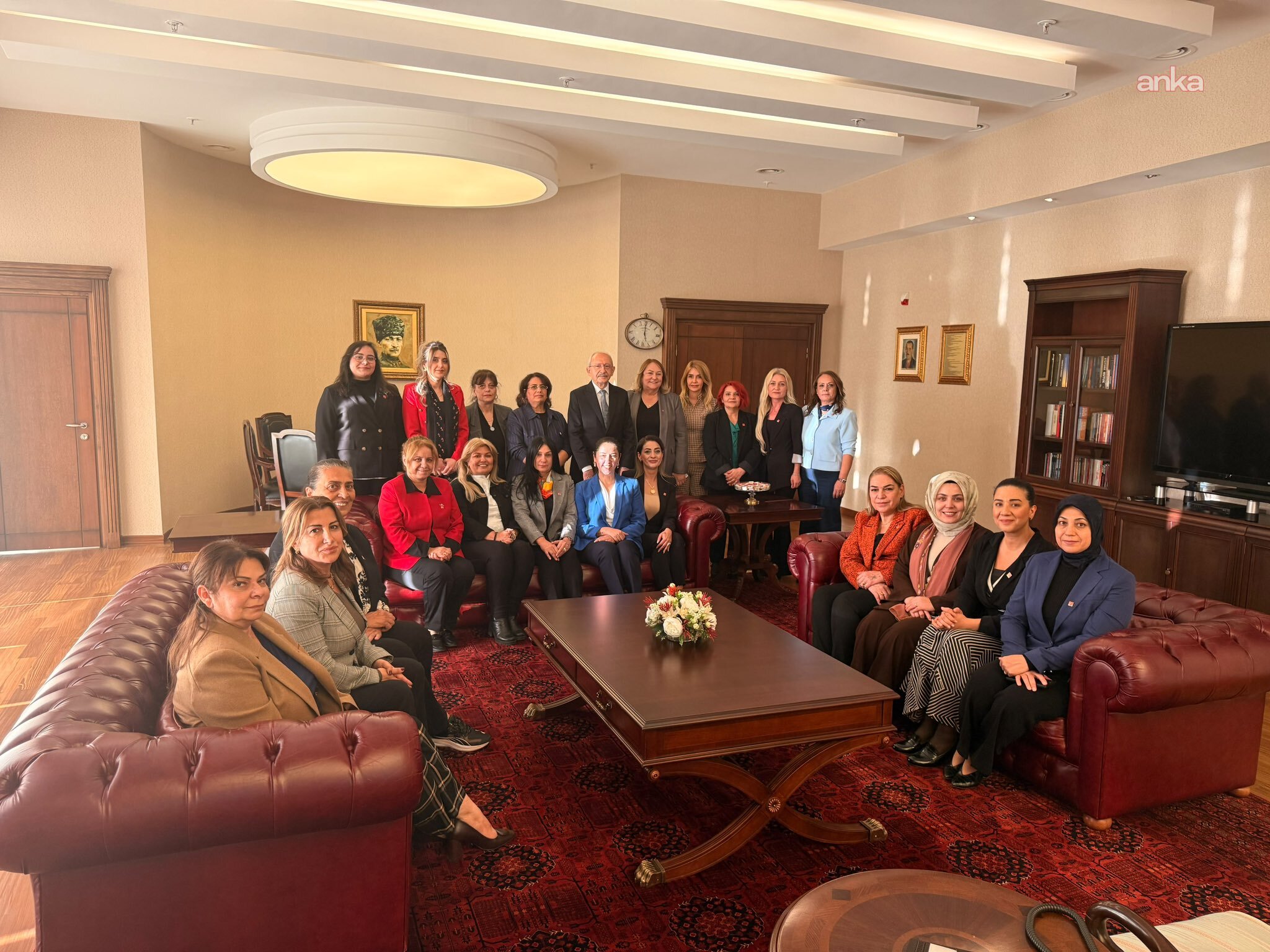 CHP Kadın Kolları Genel Başkanı Gülsever ve MYK üyelerinden Kılıçdaroğlu'na ziyaret