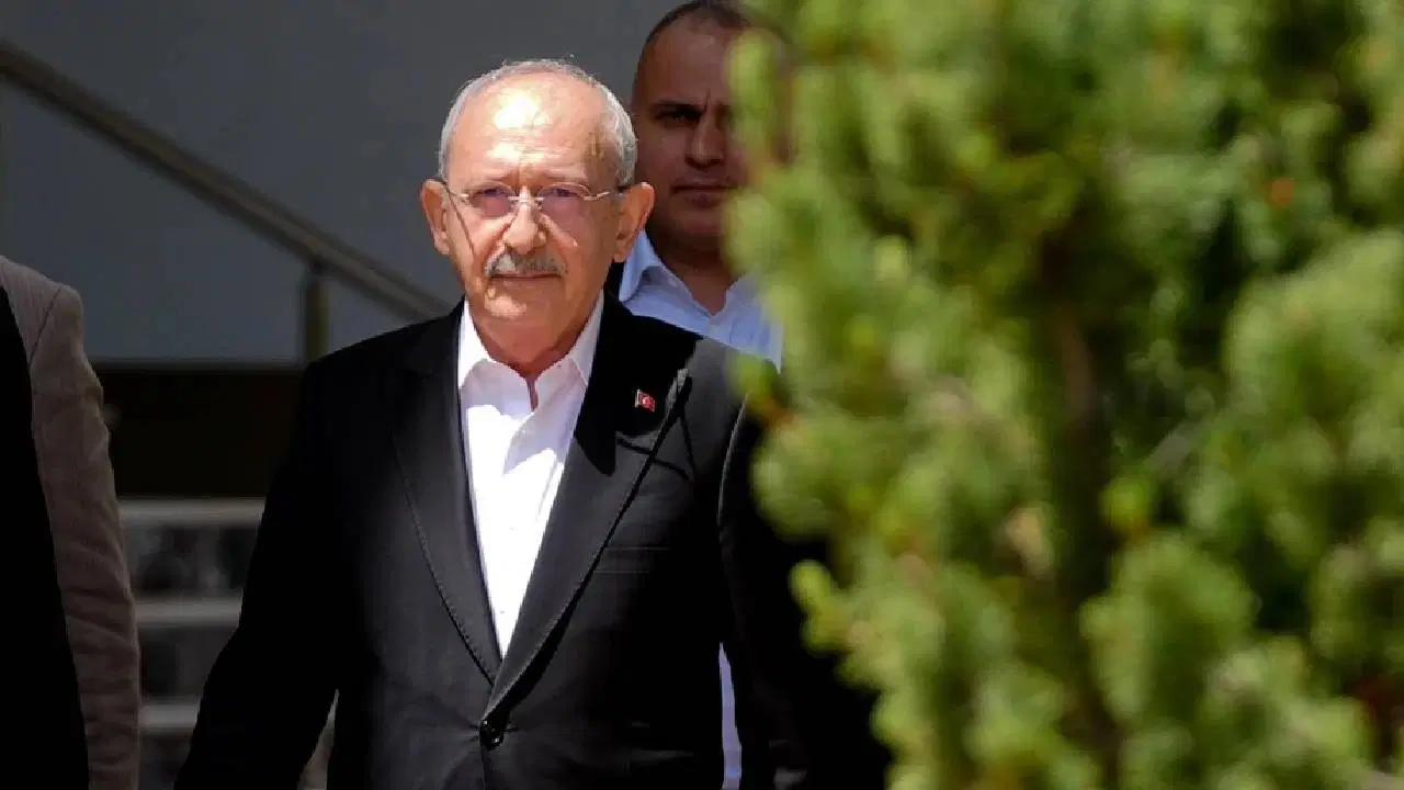 Tahliye edilen gazeteci İsmail Arı, Kılıçdaroğlu’nun ziyaretini anlattı: ‘Eleştirilere kahkaha attı, ‘bakmıyorum ki, umrumda değil’ dedi’