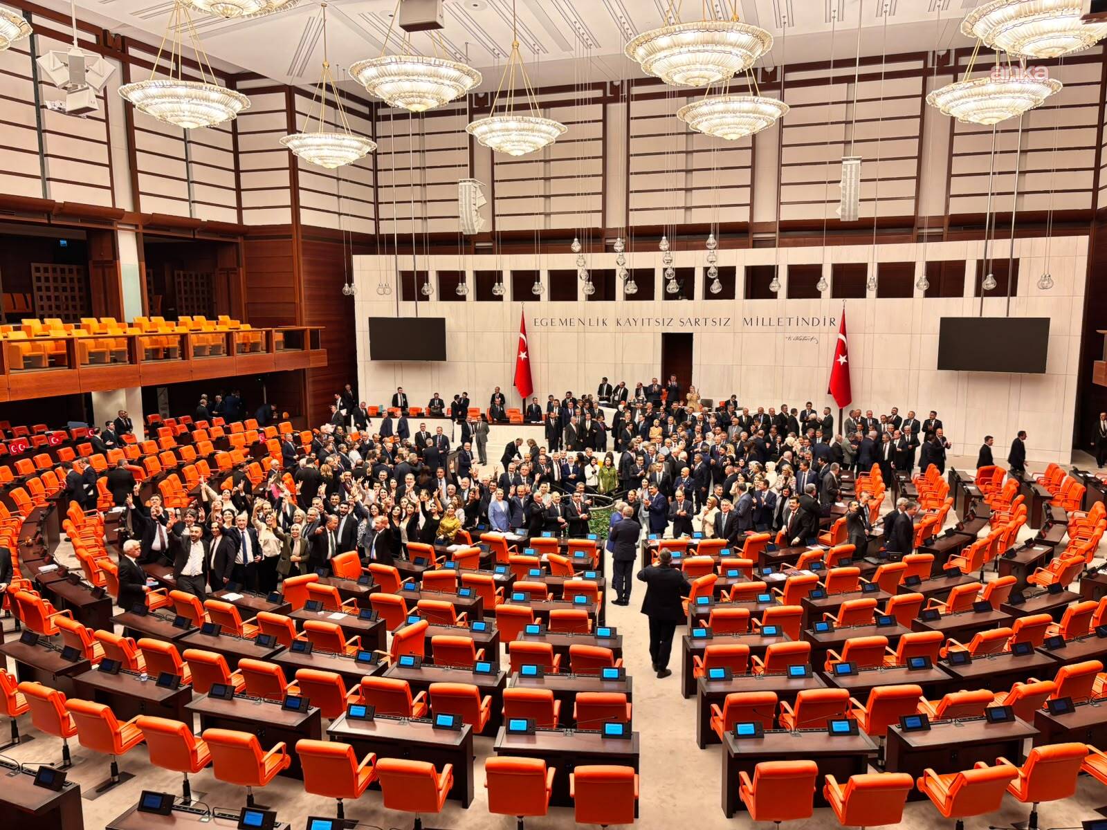 “Çerçeve Yasa” teklifi TBMM Genel Kurulu'nda kabul edildi: İşte partilere göre oylama sonucu...
