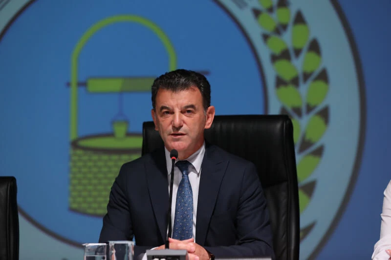 Reis, AKP'lilere 1700 Euro Değerinde Kartvizit Dağıtmış