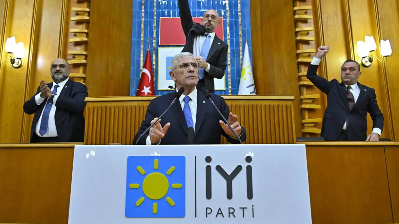 İYİ Parti'den '17 milyar dolar ne demek?' paylaşımı: Emekli ikramiyesi, sosyal konut, kira desteği, KYK bursu...
