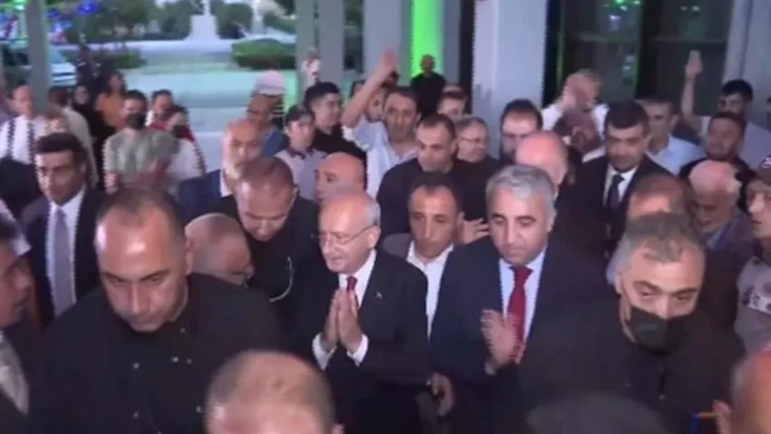  Kılıçdaroğlu'na 'Bozkurt Kemal' sloganıyla karşılama