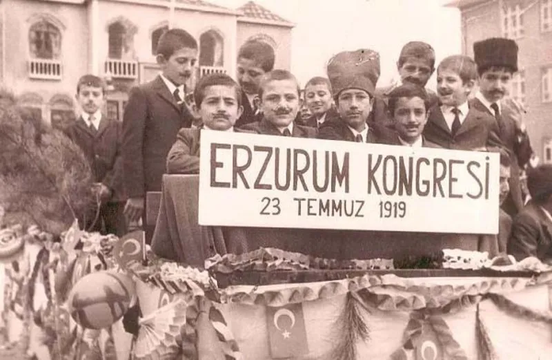 Özgür Özel: Erzurum Kongresi'nin yıldönümünde kurucumuz Mustafa Kemal Atatürk ve kongre katılımcılarını rahmetle ve minnetle anıyorum...