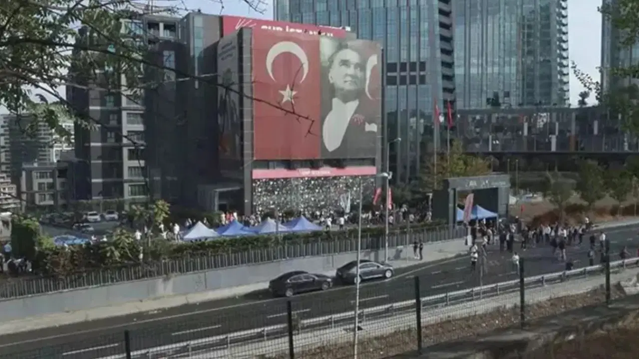 CHP İstanbul’dan iddialara yanıt: ‘Çalıştıkları odada her ne oluyorsa, kendi sorumluluklarındadır’