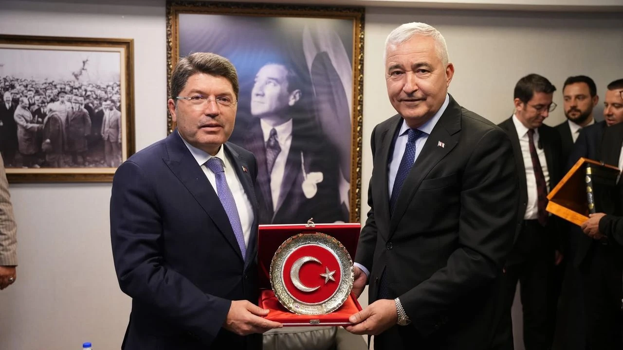 Bakan Tunç'tan Kemalpaşa Belediye ilginç ziyaret...