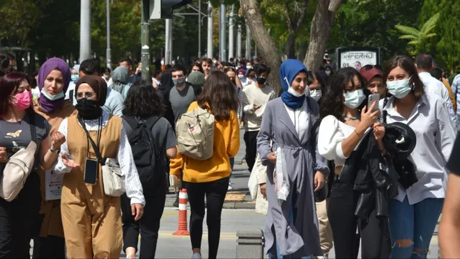 Gençlerin yüzde 90'ı Türkiye’de demokrasinin işleyişine geçer not vermedi