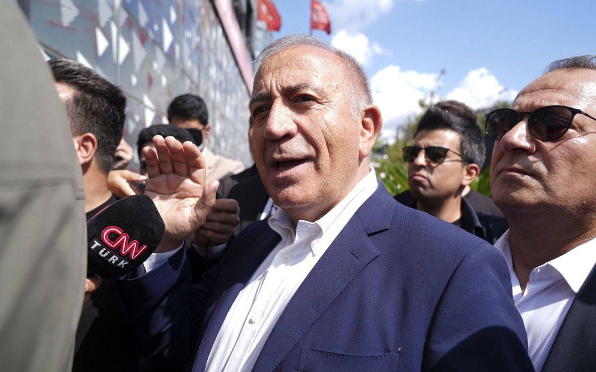 Gürsel Tekin, Aziz İhsan Aktaş hakkında suç duyurusunda bulunacak!