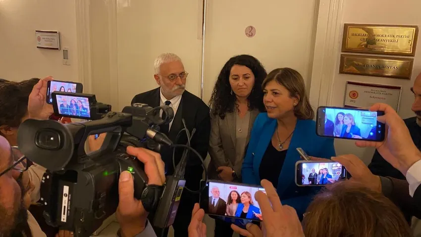 Akp Terörle Suçladığı Hdp Kapısında